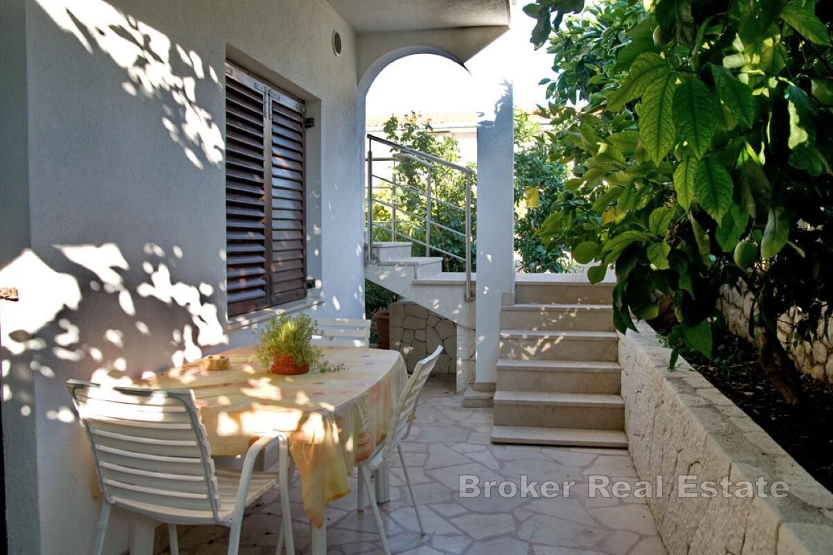 Palazzo residenziale con vista mare