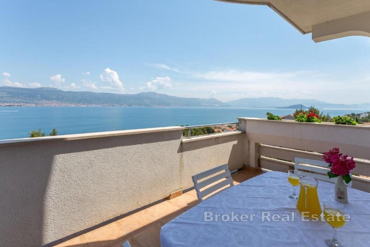 Palazzo residenziale con vista mare