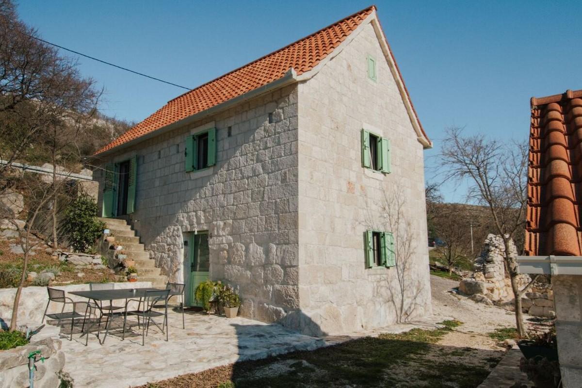 001-2057-28-Trogir-traditional-stone-house-in-a-peaceful-location-for-rent