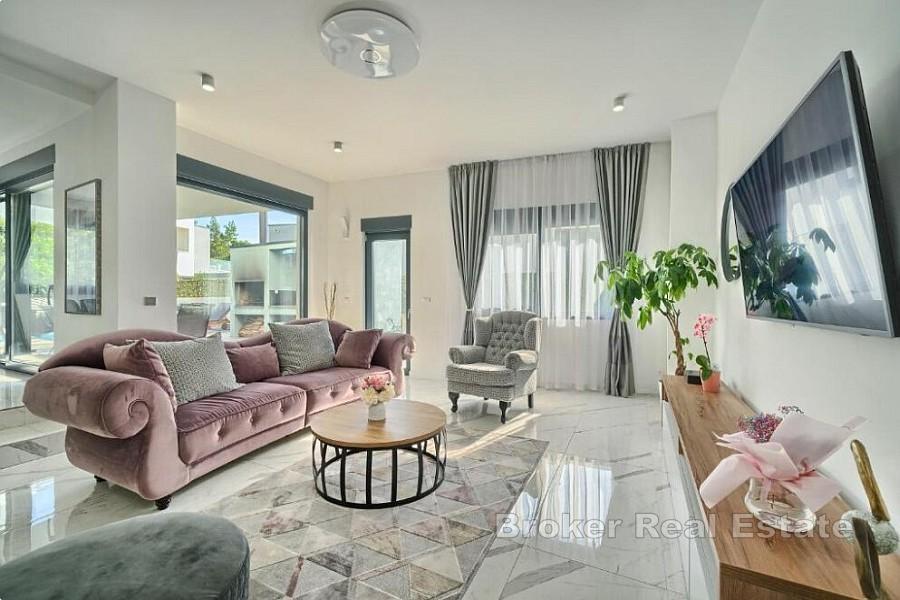 Villa di lusso con piscina riscaldata e vista mare