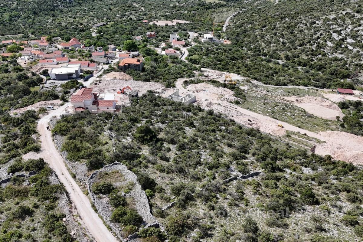 Vrhunsko građevinsko zemljište s pogledom na more