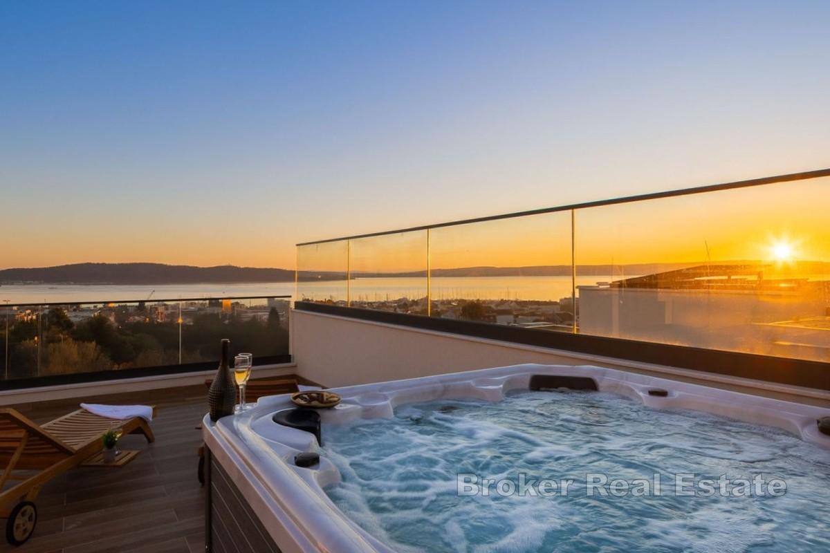 Luxuriöse Neubauvilla mit Pool und Meerblick