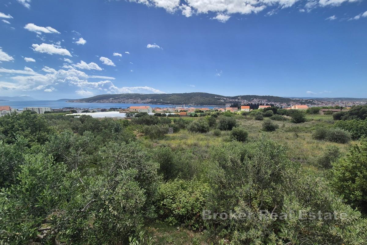 Terrain constructible idéalement situé avec vue mer