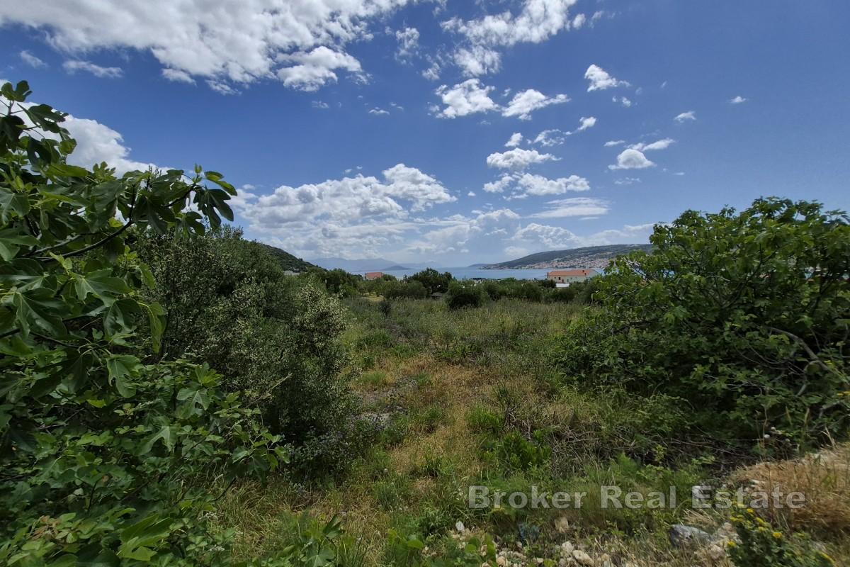 Terrain constructible idéalement situé avec vue mer