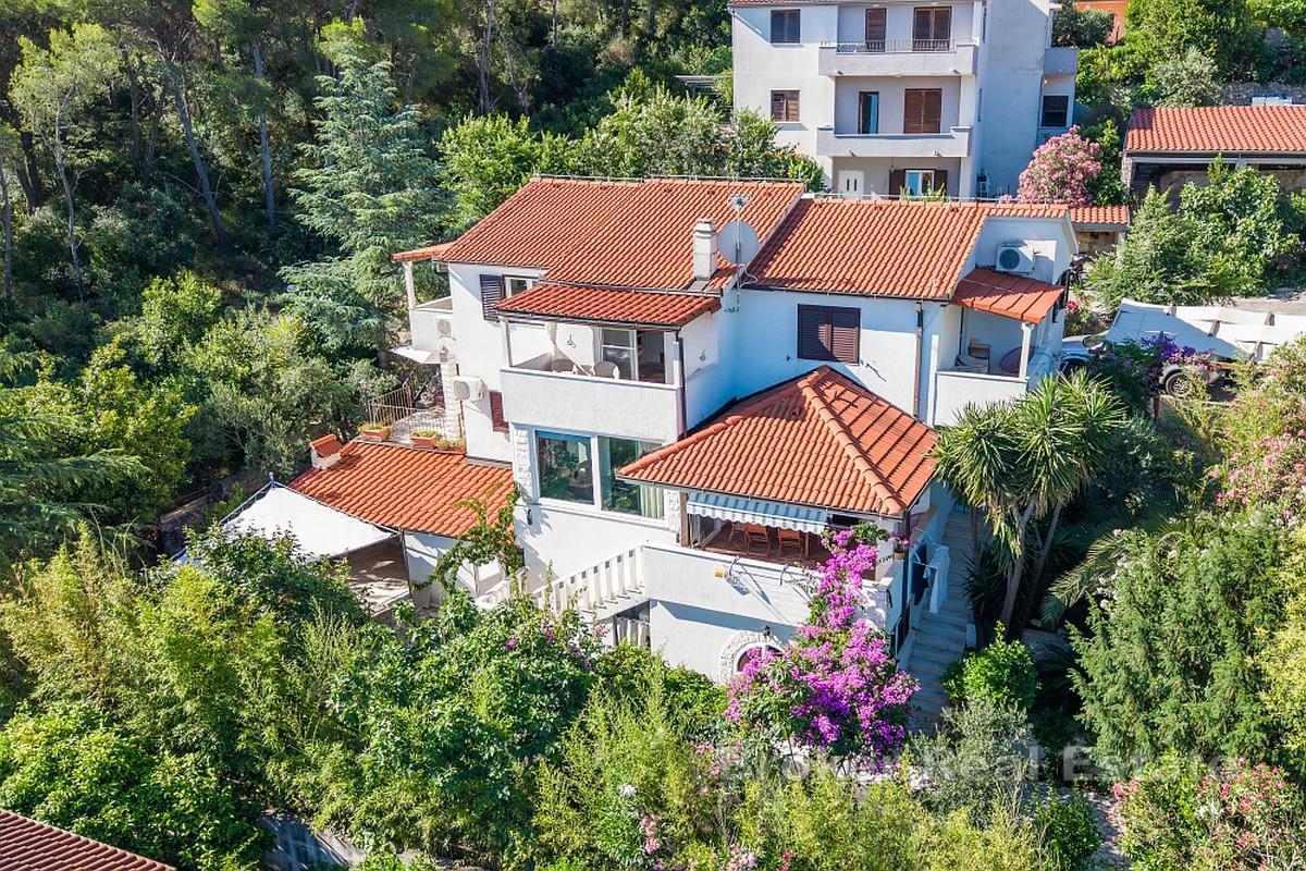Kuća za odmor s vrtom i neometanim pogledom na more