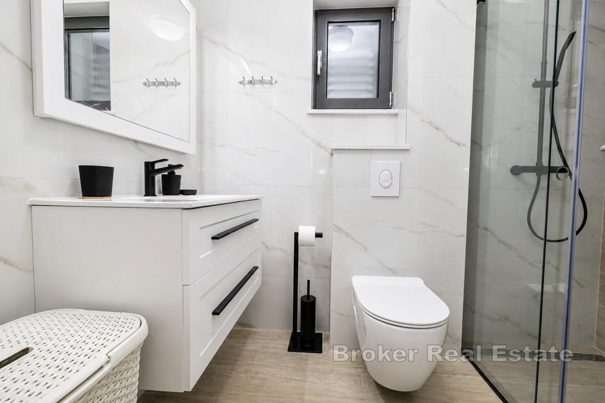 Moderní apartmán se dvěma ložnicemi a výhledem na moře