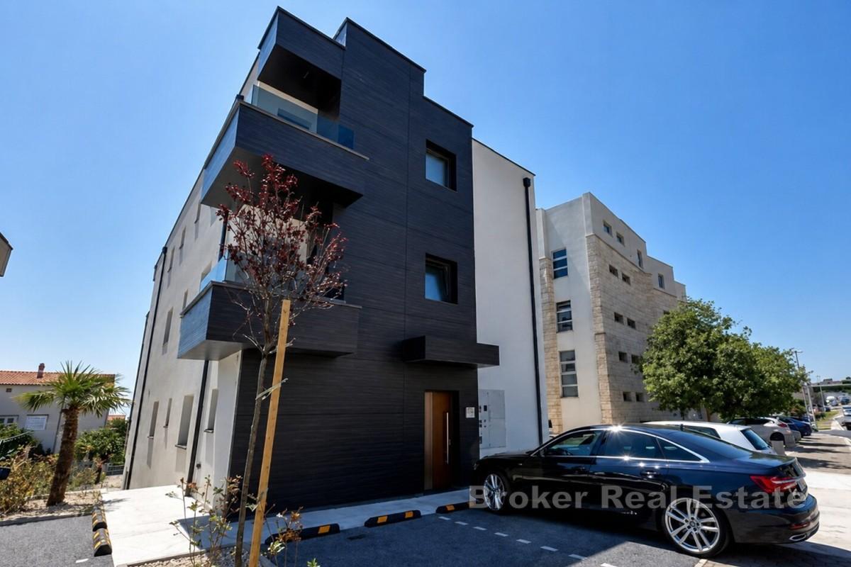 Moderní apartmán se dvěma ložnicemi a výhledem na moře