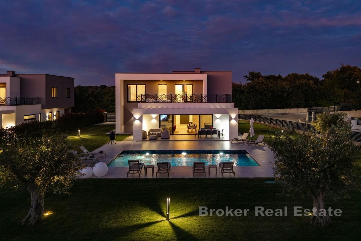 Villa di lusso contemporanea con piscina privata