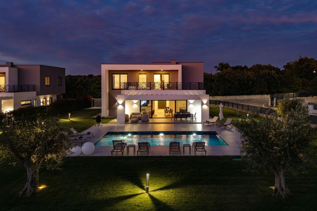 Villa di lusso contemporanea con piscina privata