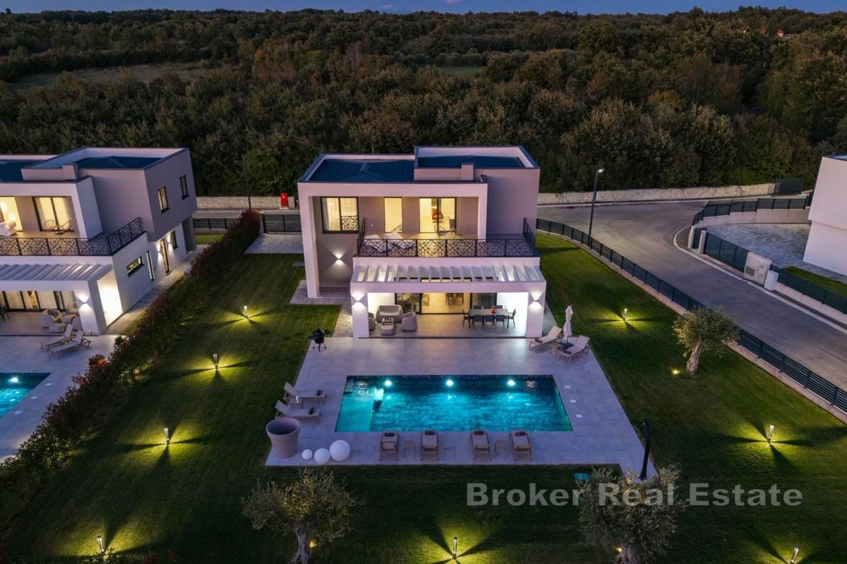 Villa di lusso contemporanea con piscina privata