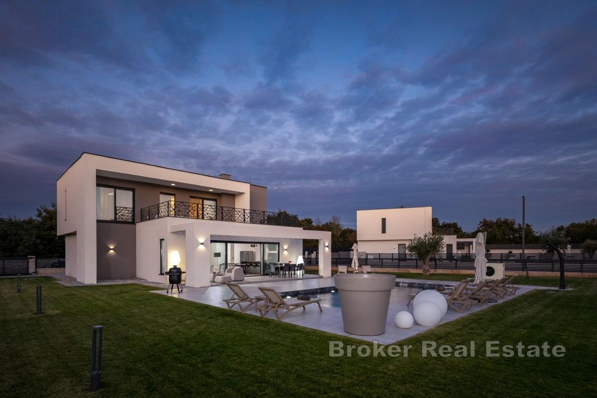 Villa di lusso contemporanea con piscina privata