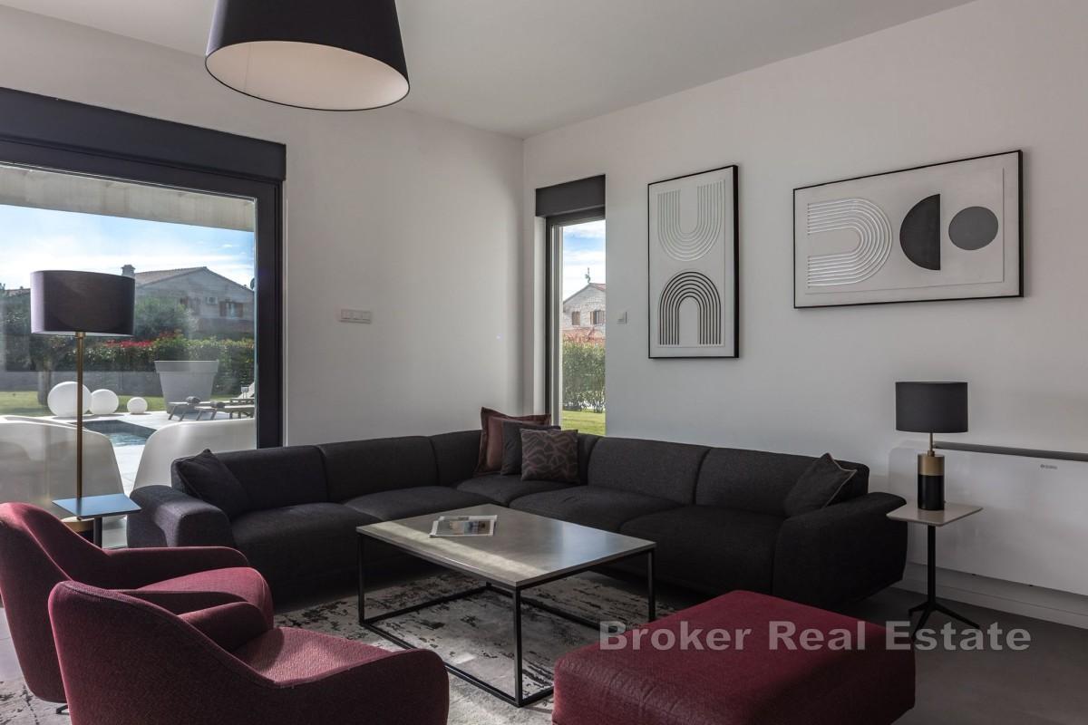 Villa di lusso contemporanea con piscina privata