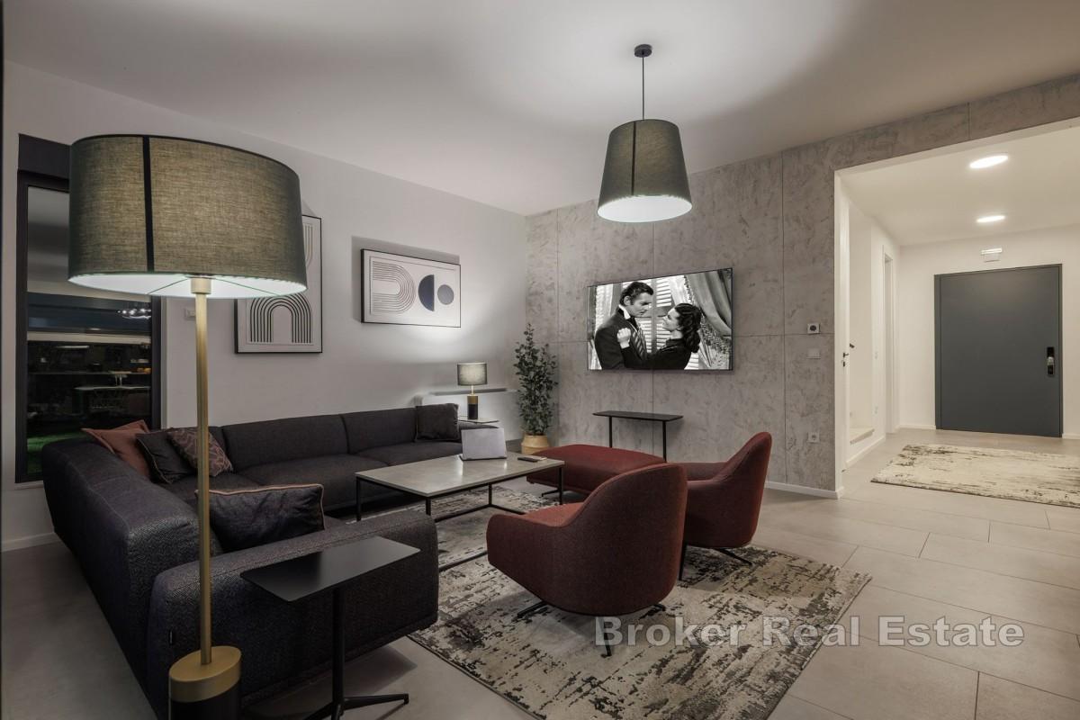 Villa di lusso contemporanea con piscina privata