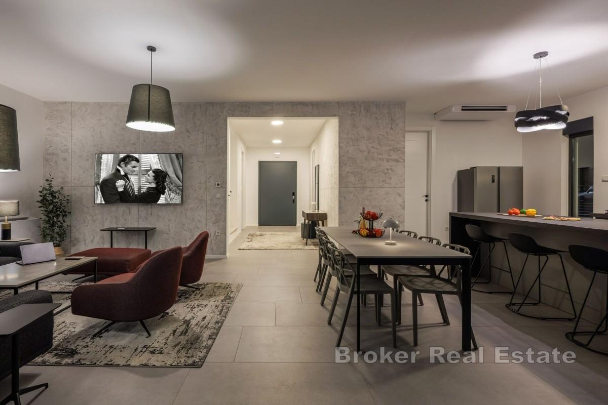 Villa di lusso contemporanea con piscina privata