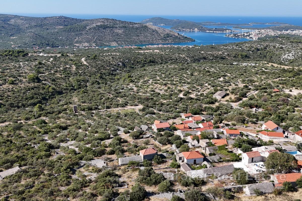 Terrain constructible avec vue panoramique sur la mer