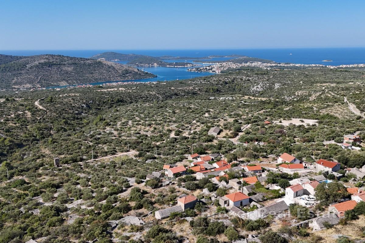 Terrain constructible avec vue panoramique sur la mer