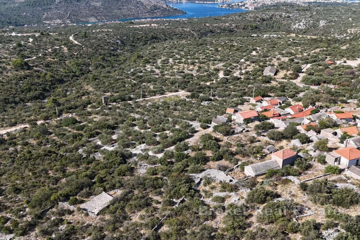 Terrain constructible avec vue panoramique sur la mer