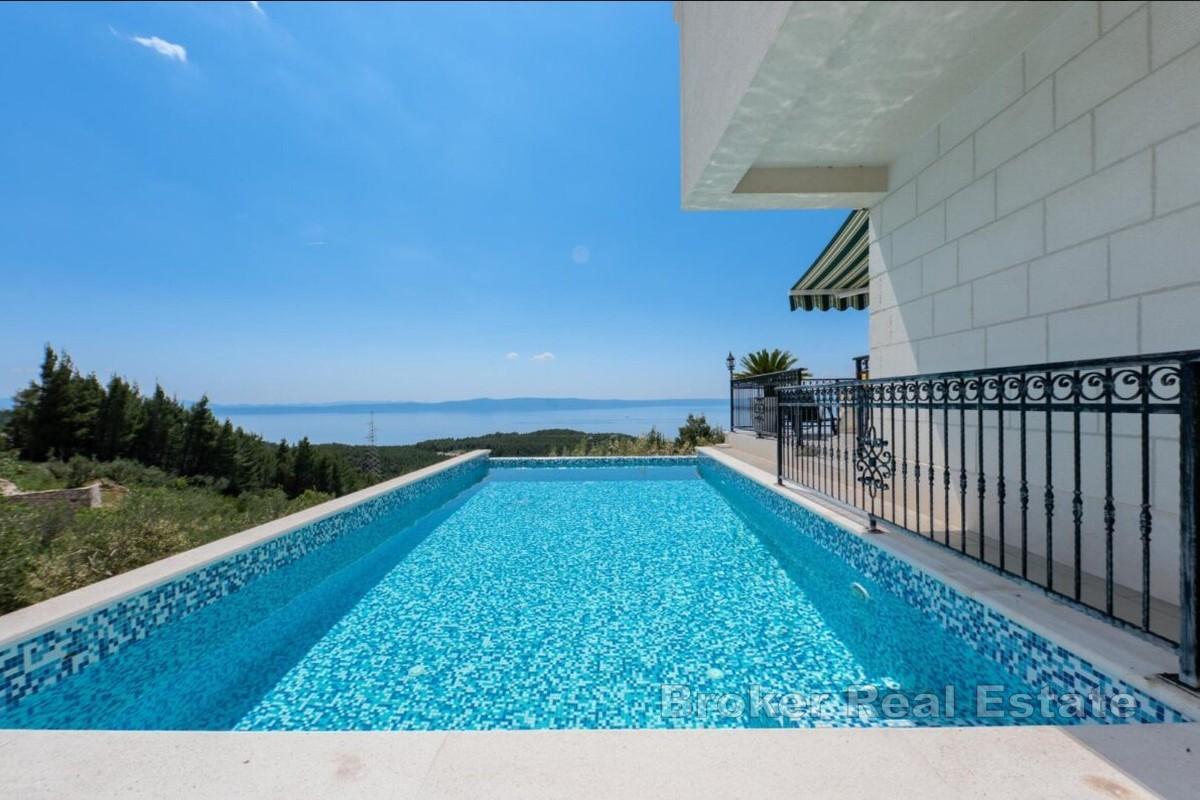 Villa avec vue imprenable sur la mer, piscine à débordement et oliveraie privée
