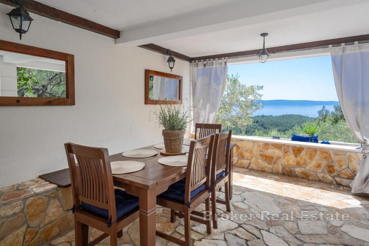Villa avec vue imprenable sur la mer, piscine à débordement et oliveraie privée