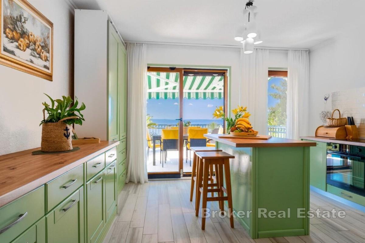 Villa avec vue imprenable sur la mer, piscine à débordement et oliveraie privée