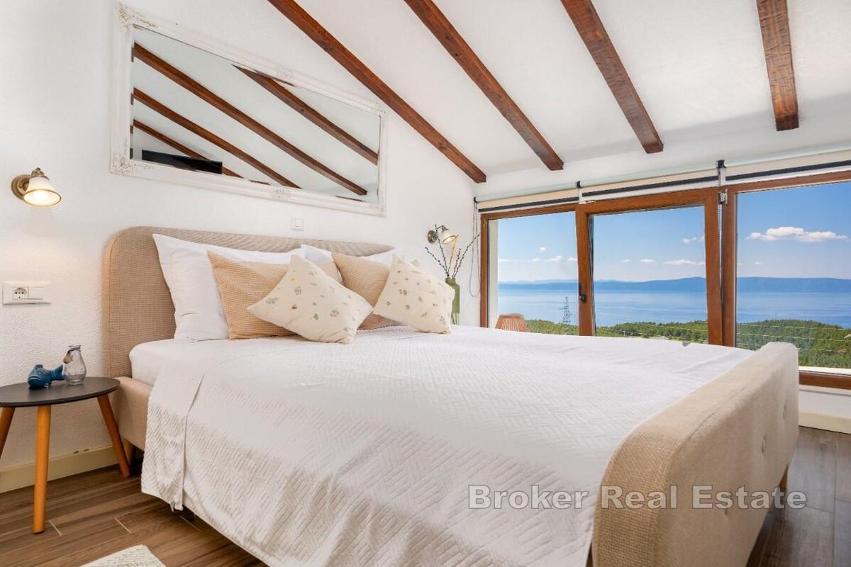 Villa avec vue imprenable sur la mer, piscine à débordement et oliveraie privée