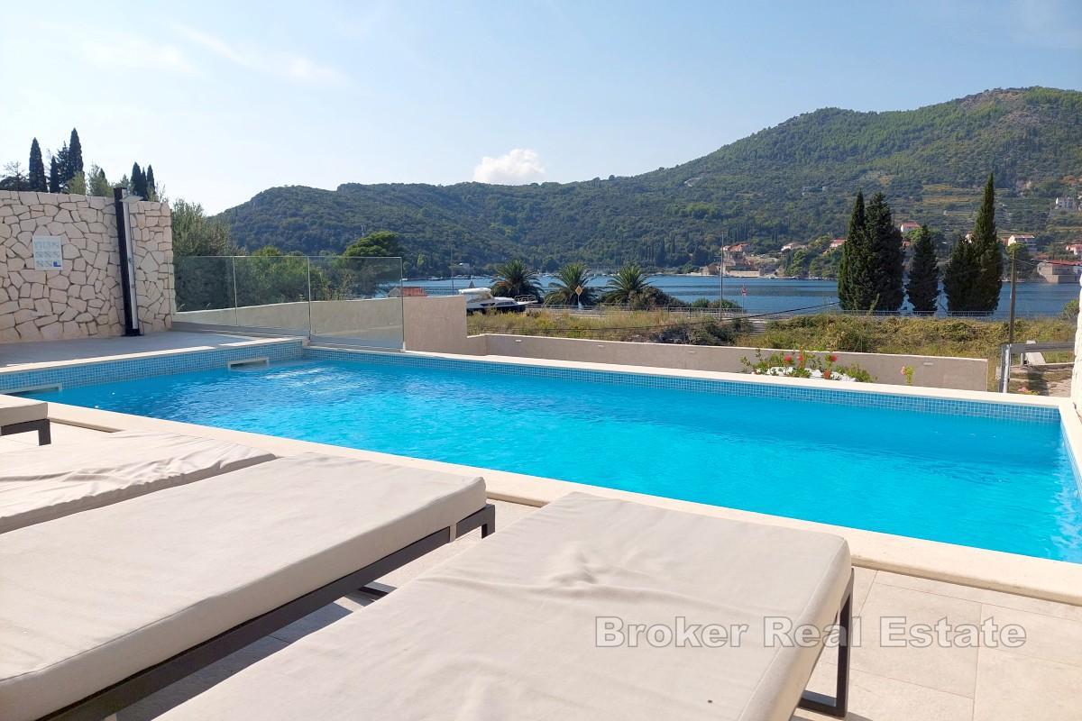 Luxusvilla in Strandnähe mit Meerblick