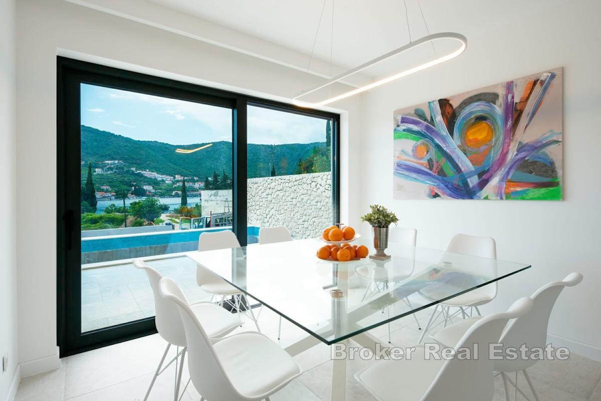 Luksusvilla nær stranden med havutsikt