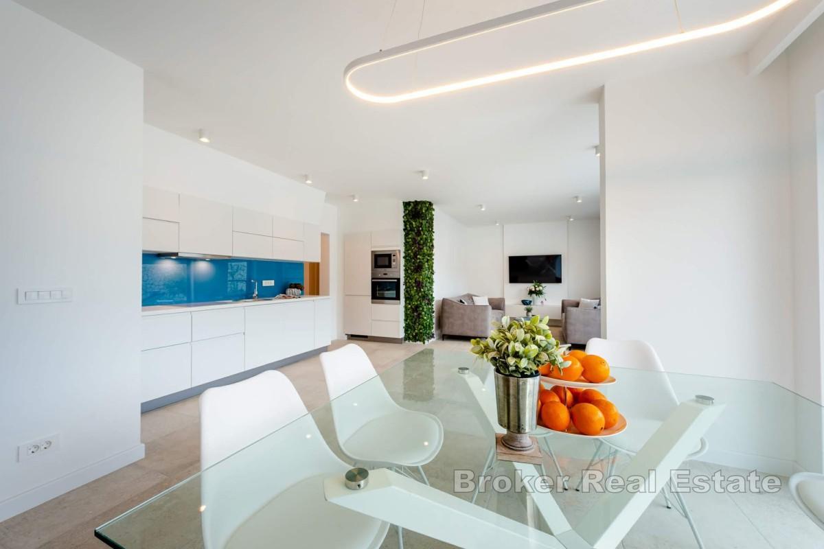 Luksusvilla nær stranden med havutsikt