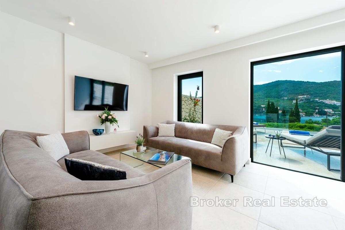 Lyxig villa nära stranden med havsutsikt