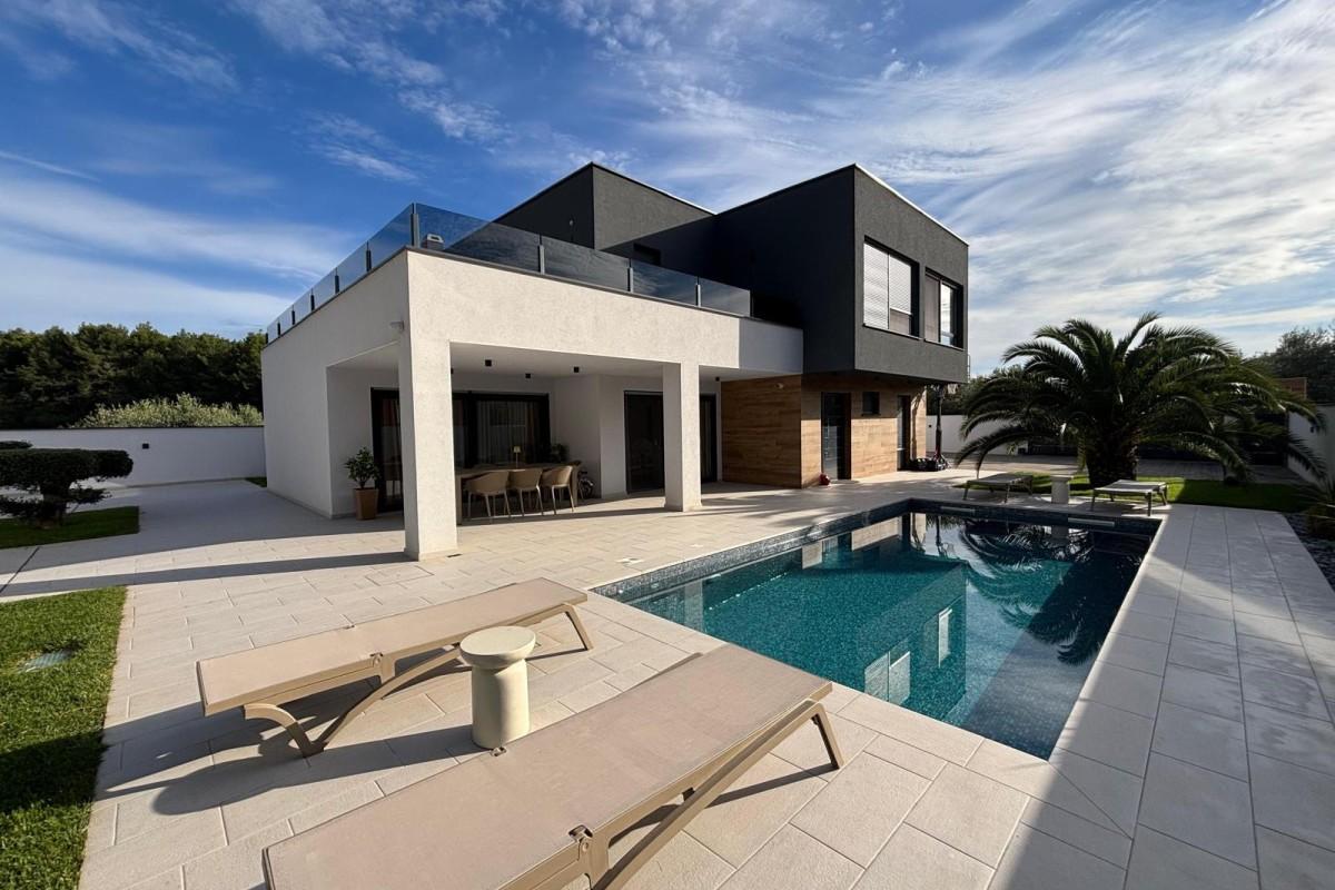 001-2058-02-Pula-Luxury-villa-with-pool-for-sale