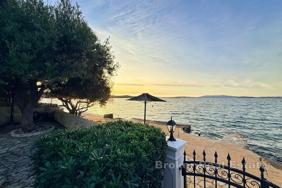 Villa i första raden vid havet