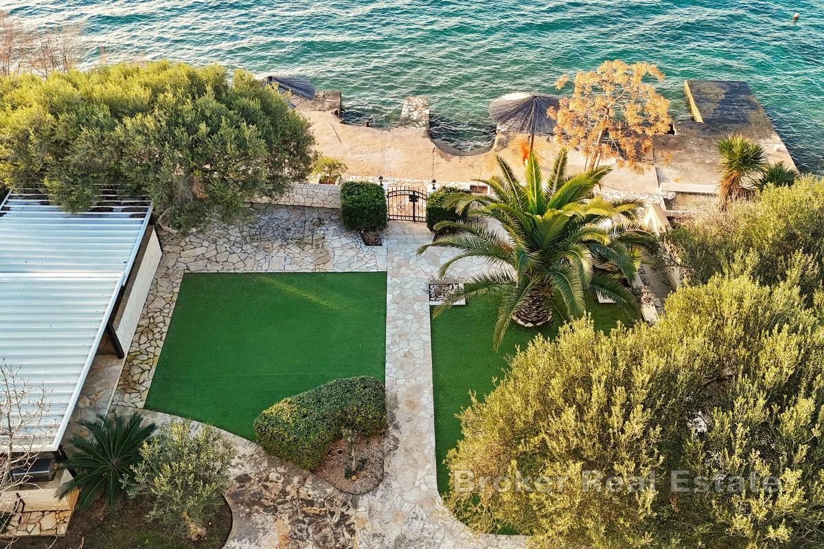 Villa i första raden vid havet