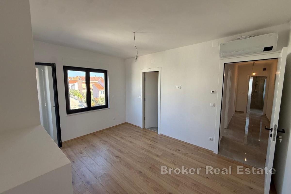 Prostrani dvoetažni stan na mirnoj lokaciji