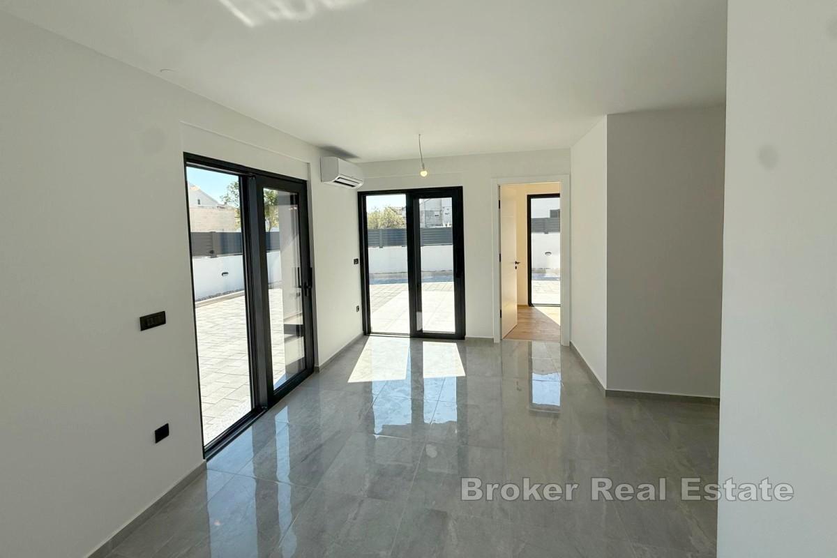 Nowoczesny apartament z ogródkiem