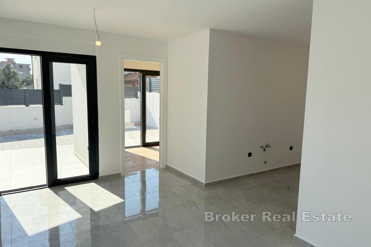 Nowoczesny apartament z ogródkiem