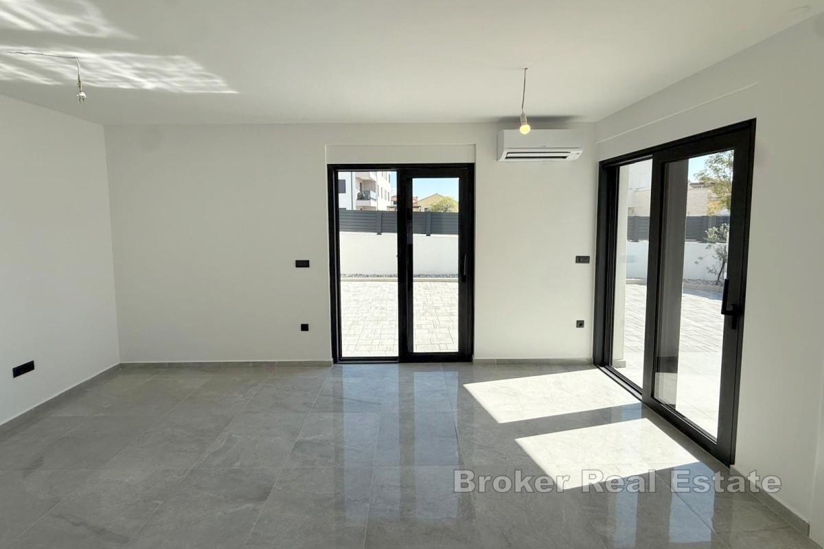 Nowoczesny apartament z ogródkiem