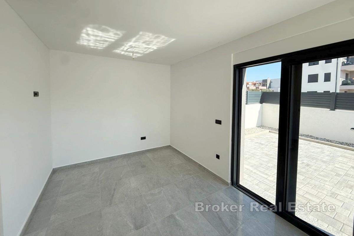 Nowoczesny apartament z ogródkiem