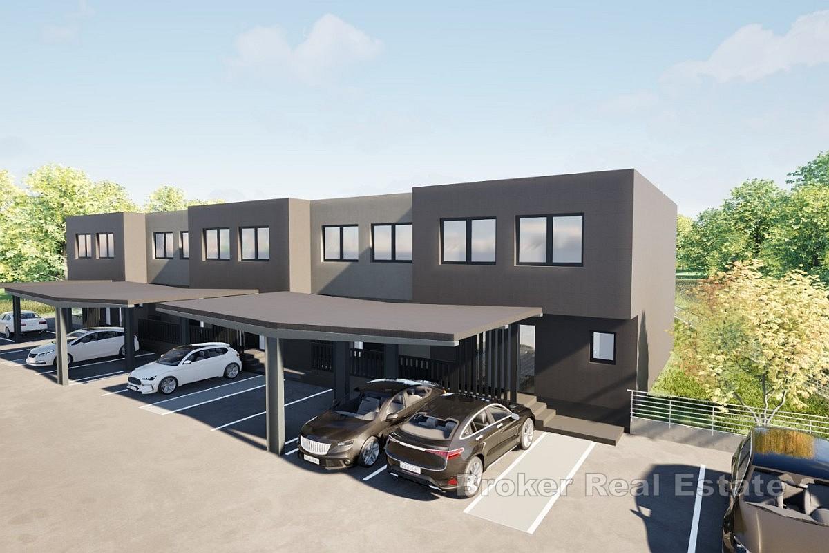 Nowoczesny dom jednorodzinny z prywatnym ogrodem i tarasem w spokojnej części Bistry