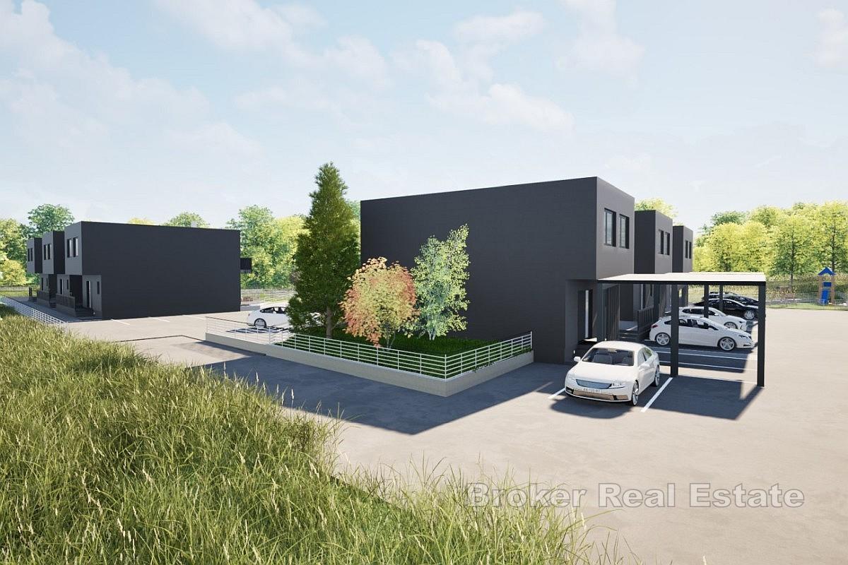 Moderne enebolig med privat hage og terrasse i en rolig del av Bistra