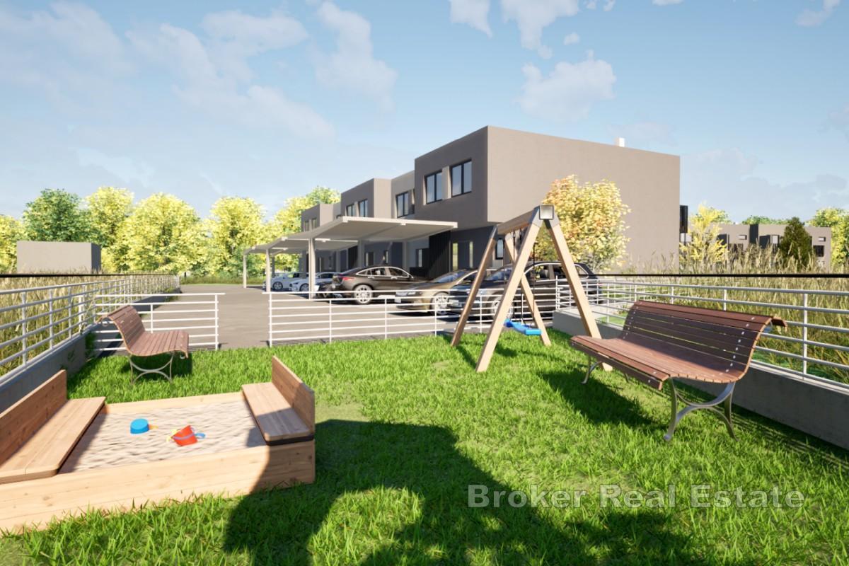 Maison familiale moderne avec jardin