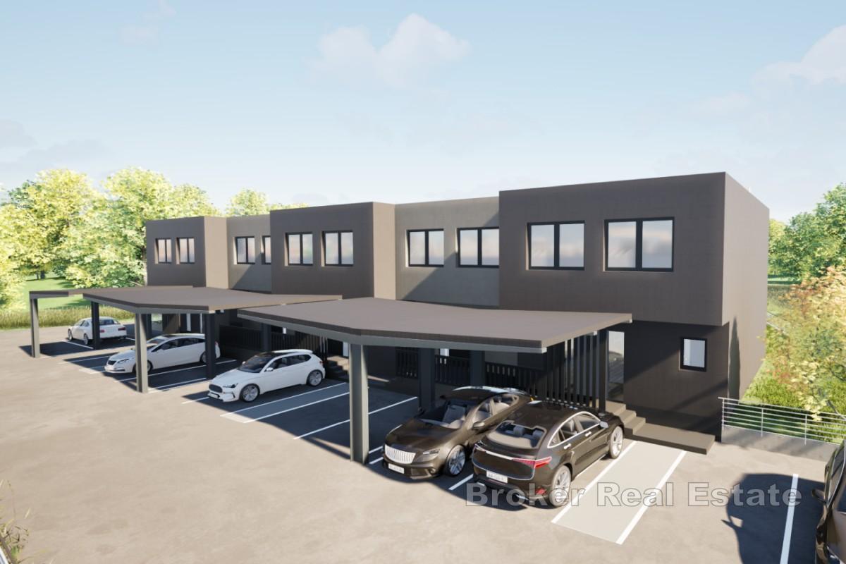 Maison familiale moderne avec jardin