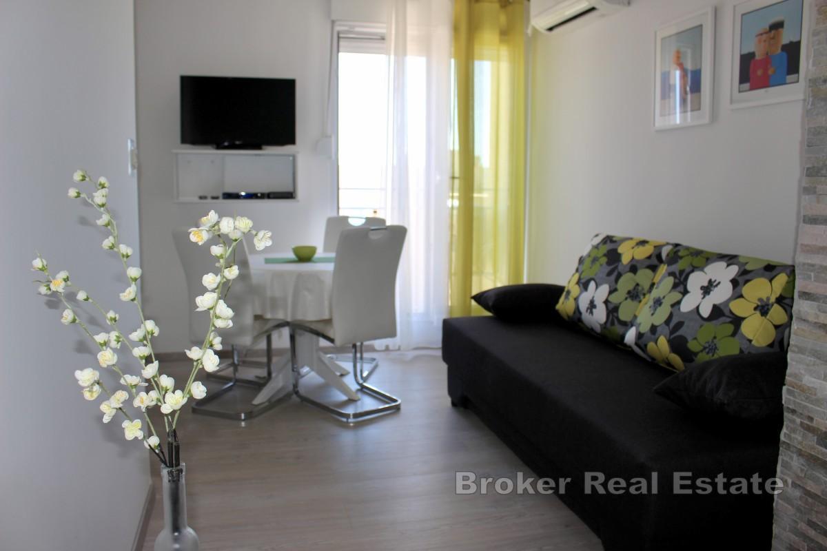 Osunčan jednosoban stan s pogledom na more