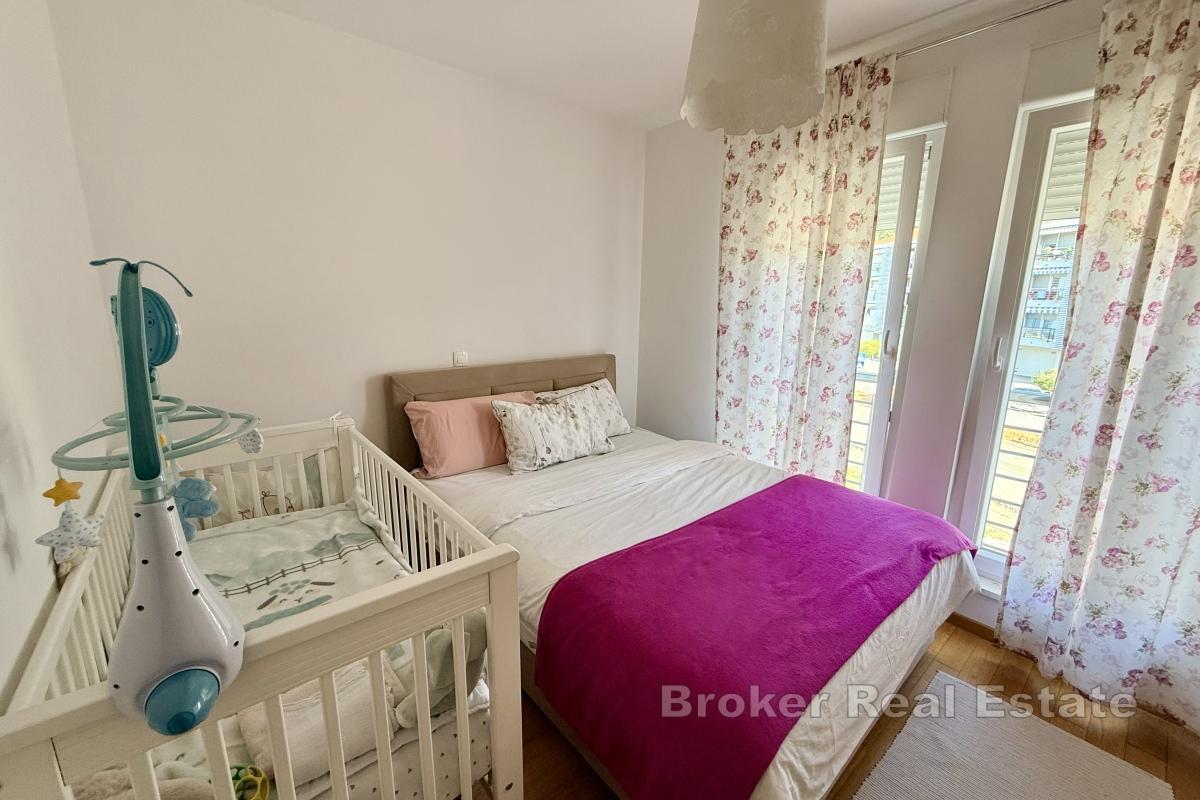 Funktionale und helle 2-Zimmer-Wohnung mit zwei Parkplätzen