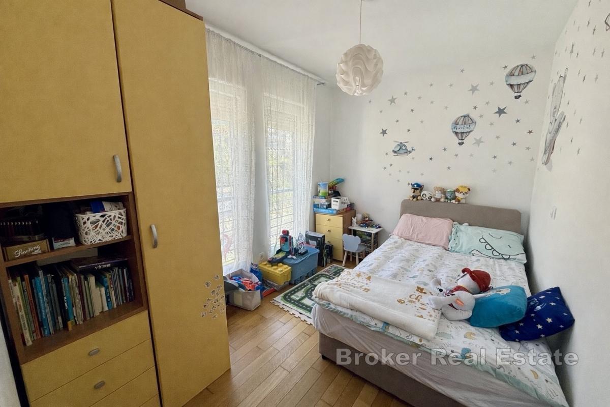 Funktionale und helle 2-Zimmer-Wohnung mit zwei Parkplätzen