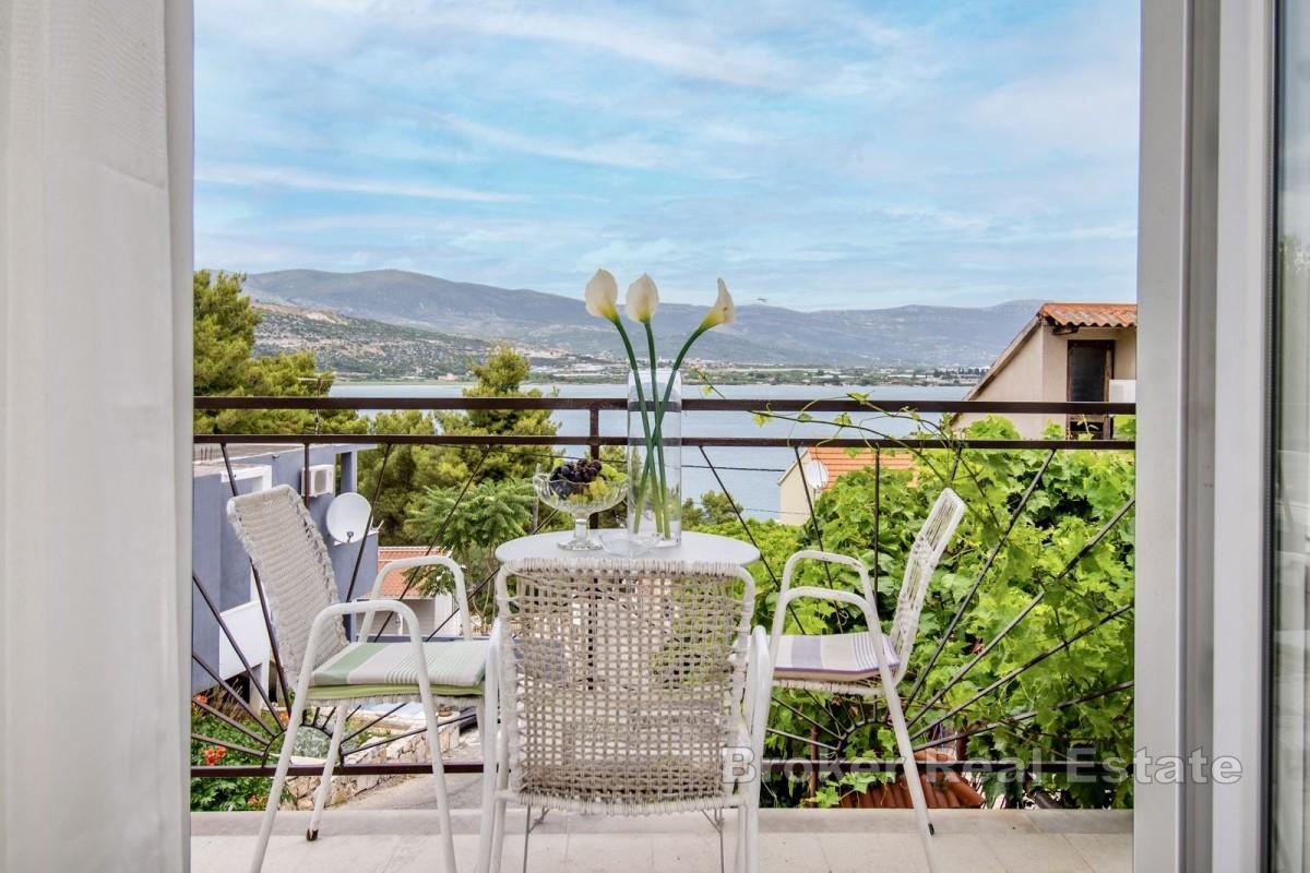 Novoadaptiran stan s otvorenim pogledom na more i velikim vrtom