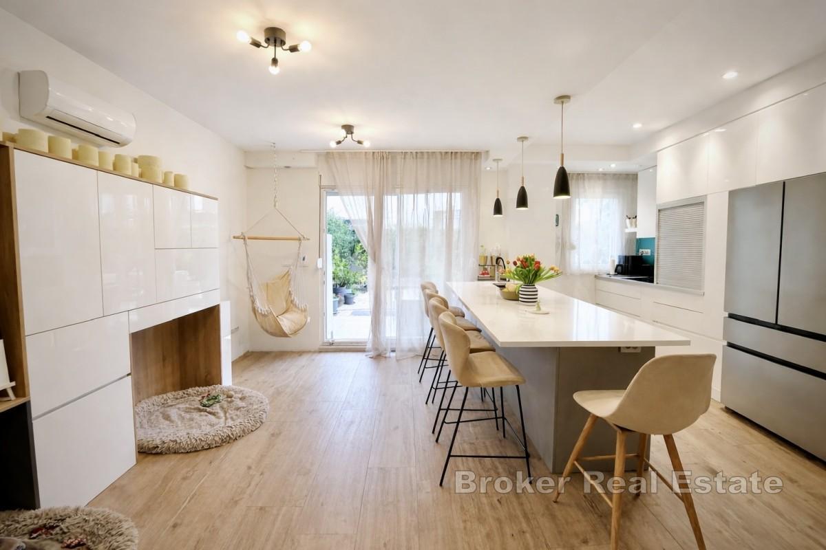 Nowoczesny apartament z dwiema sypialniami i dużym, prywatnym ogrodem