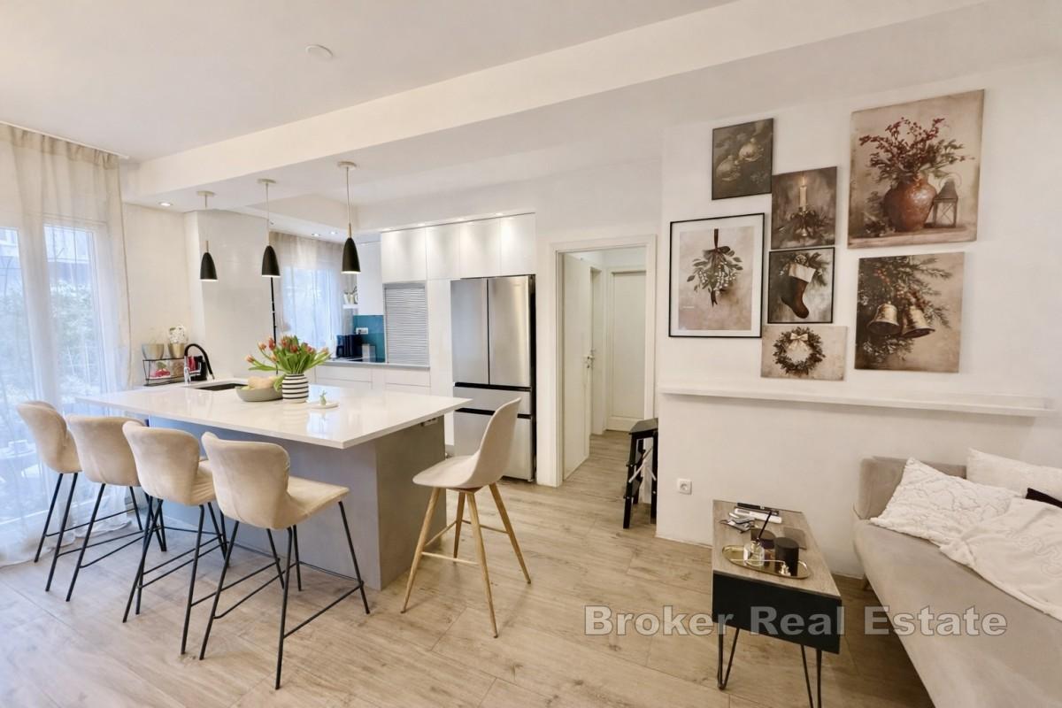 Nowoczesny apartament z dwiema sypialniami i dużym, prywatnym ogrodem