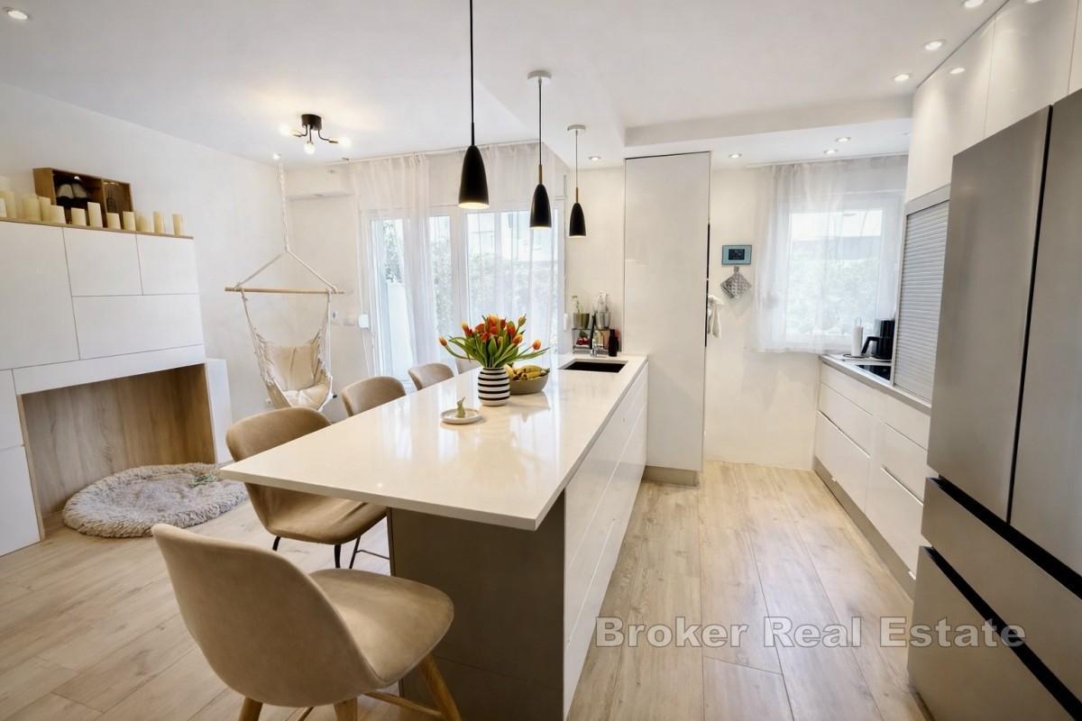 Nowoczesny apartament z dwiema sypialniami i dużym, prywatnym ogrodem