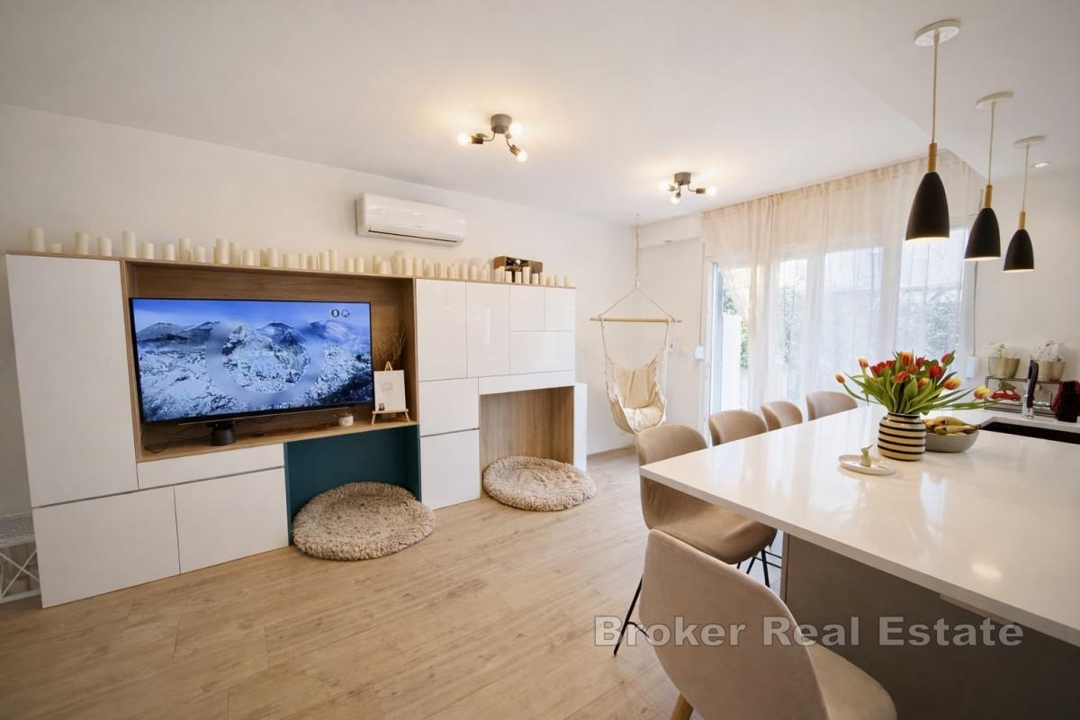 Nowoczesny apartament z dwiema sypialniami i dużym, prywatnym ogrodem