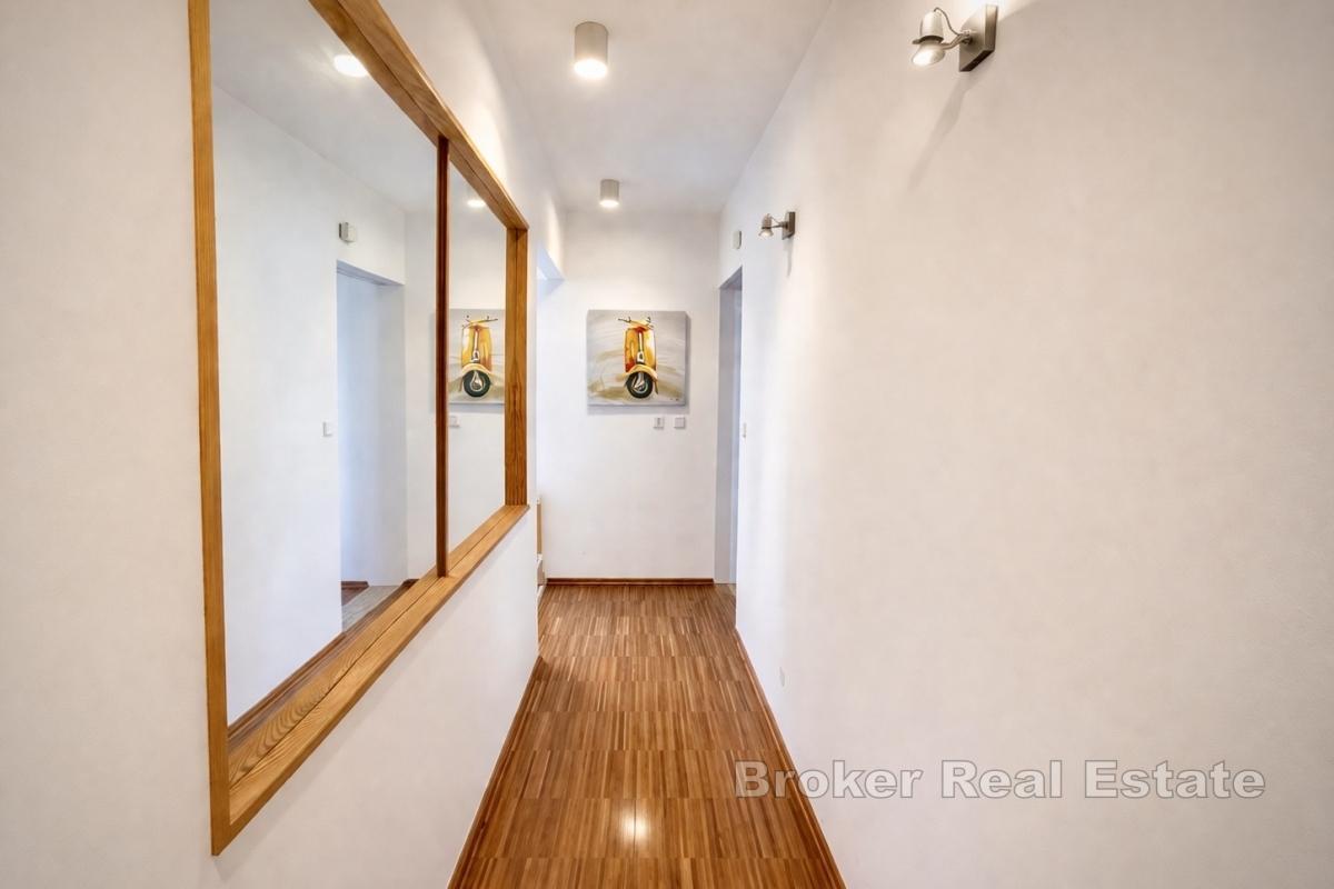 Уютная трехкомнатная квартира с открытым видом на море и город